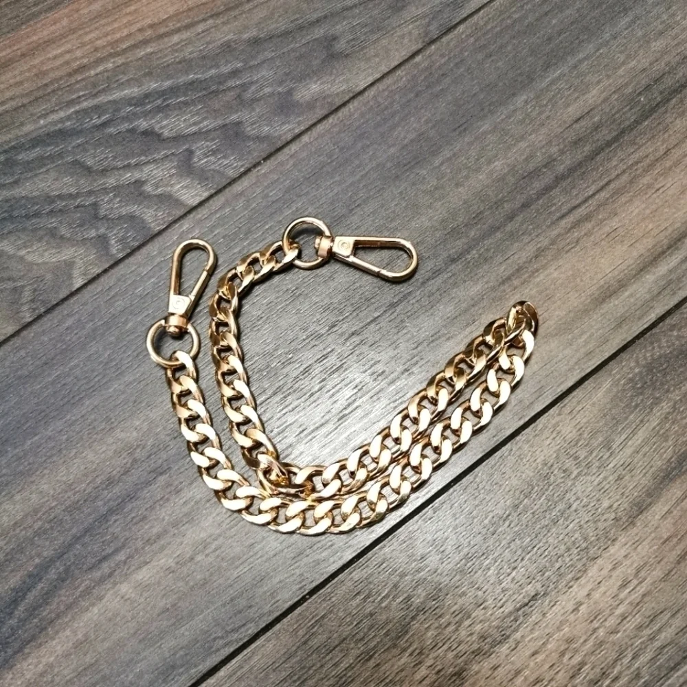 Generic Shirt Gold Chain - Picture 3 of 4